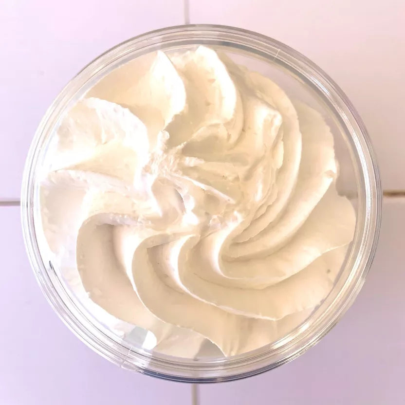 Chantilly de douche exfoliante à la poudre de noyau d'abricot 100 g Cerise